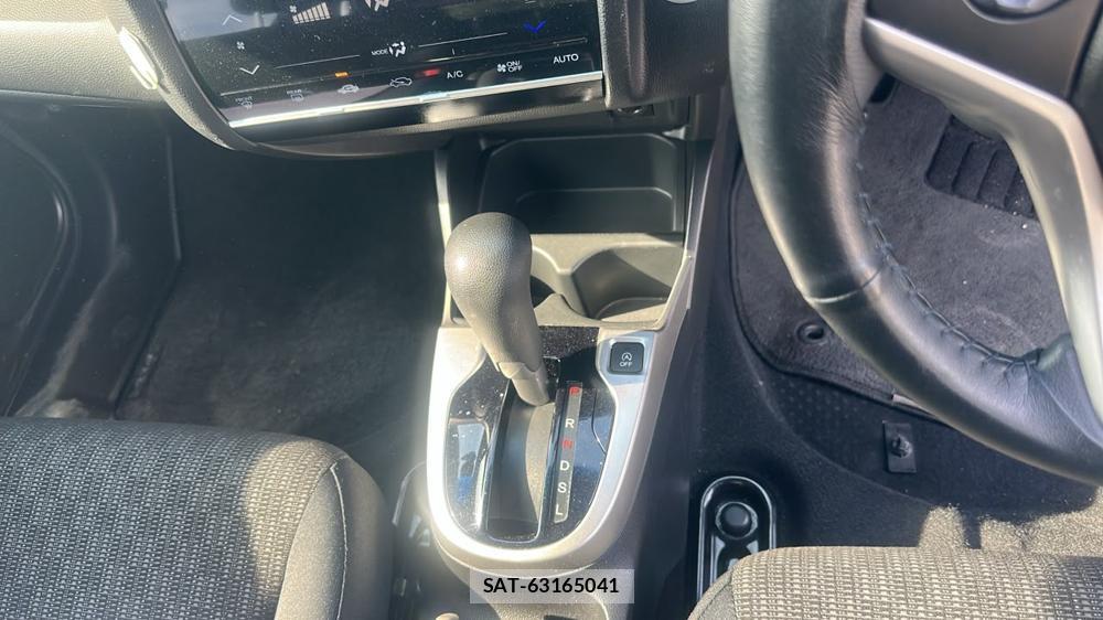 Honda FIT 2015-06 8448107-18