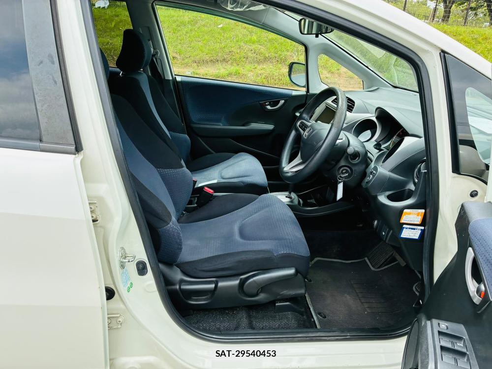 Honda FIT 2008-04 8363896-11