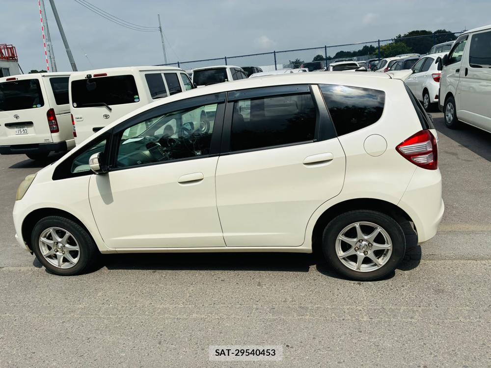 Honda FIT 2008-04 8363896-1