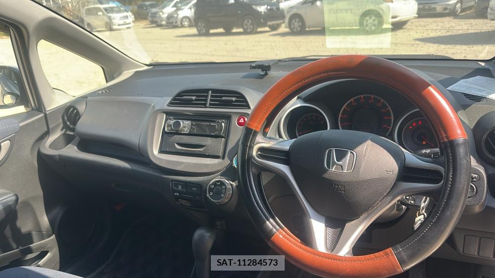 Honda FIT 2010-02 8414985-13