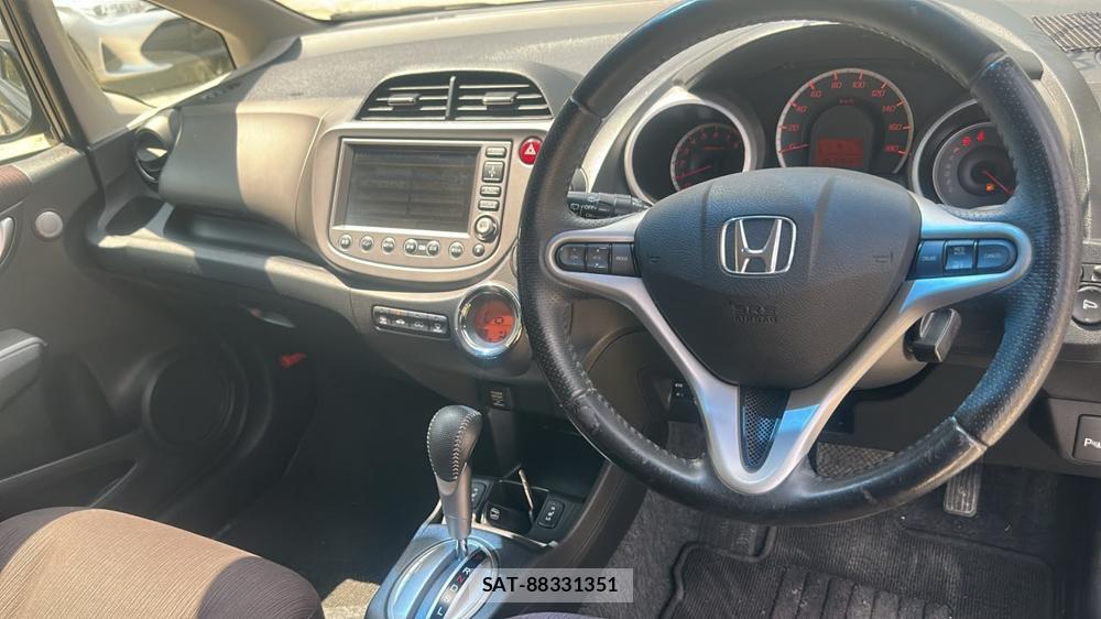 Honda FIT 2011-09 8448108-16