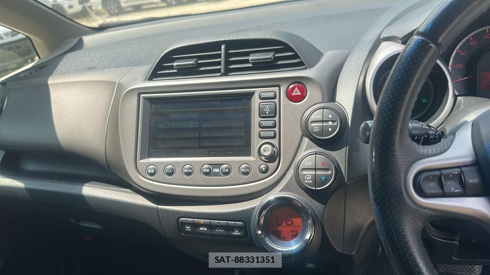 Honda FIT 2011-09 8448108-17
