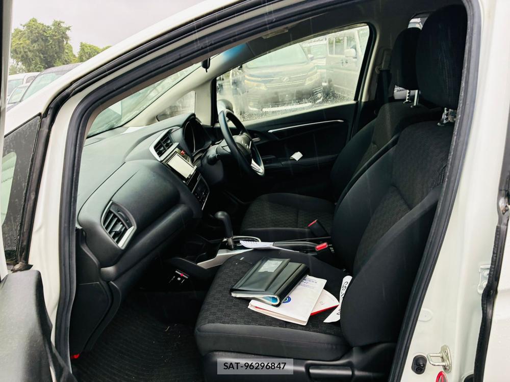 Honda FIT 2015-11 8564399-9