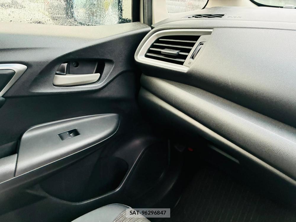 Honda FIT 2015-11 8564399-16