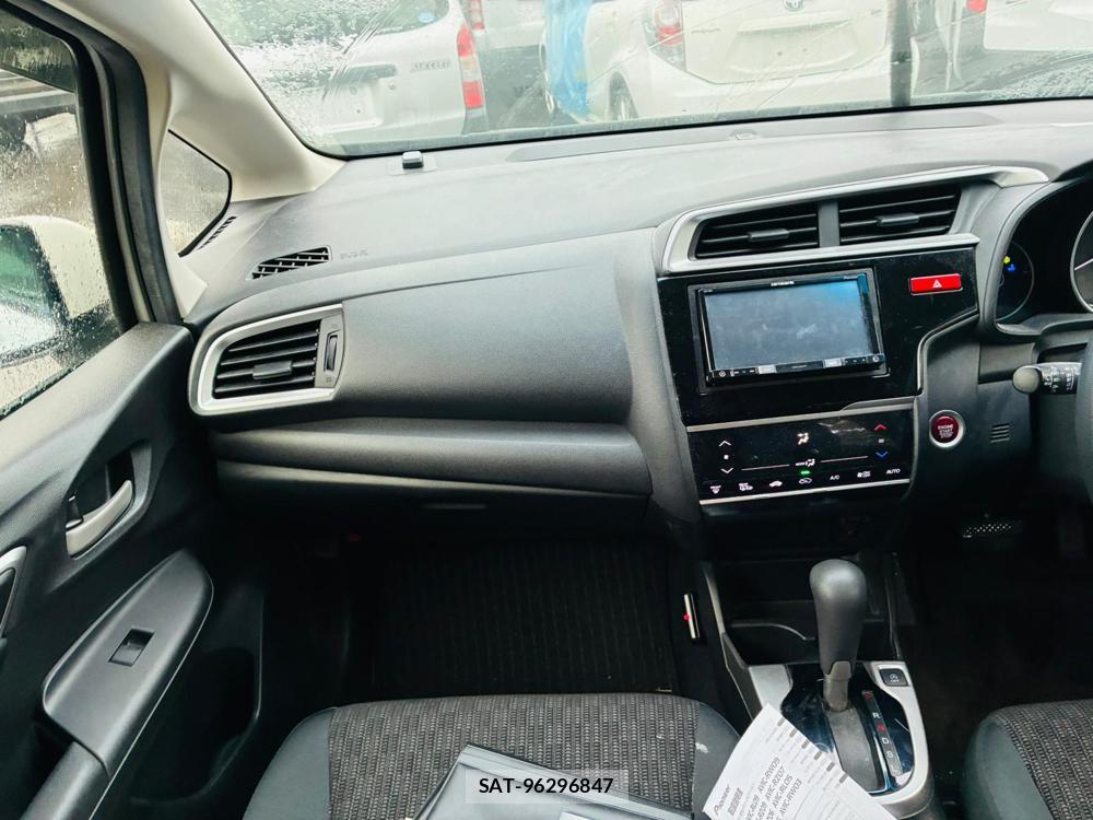 Honda FIT 2015-11 8564399-18