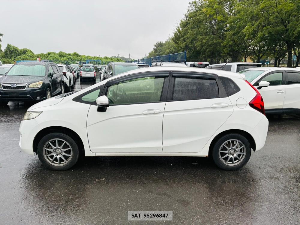 Honda FIT 2015-11 8564399-1