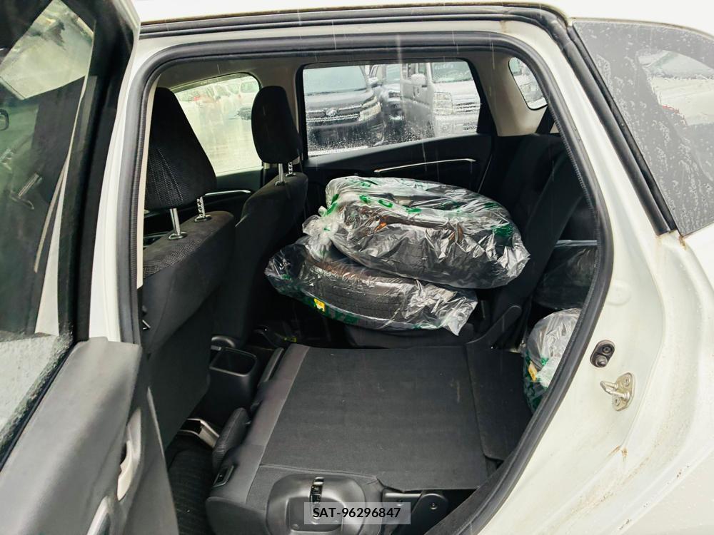 Honda FIT 2015-11 8564399-7