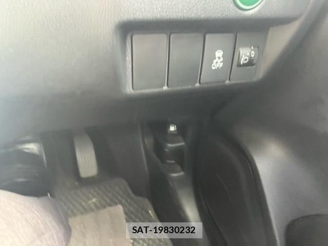 Honda FIT 2014-09 8626768-10