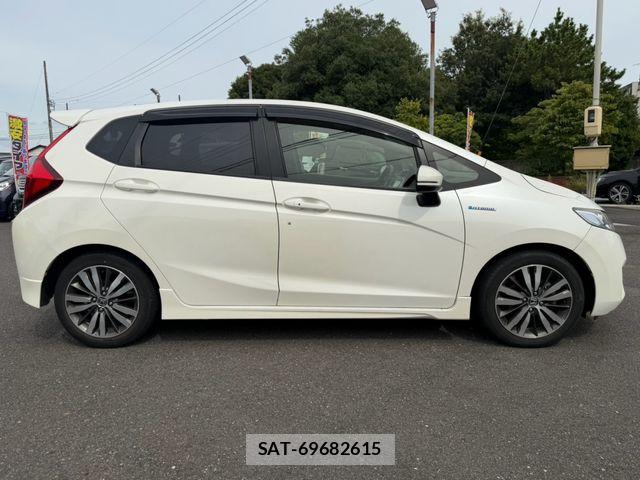 Honda FIT 2014-10 8659066-16