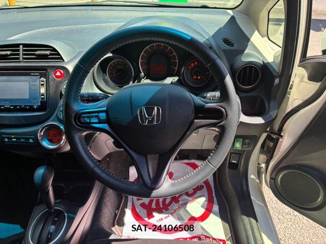 Honda FIT 2013-06 8659075-11