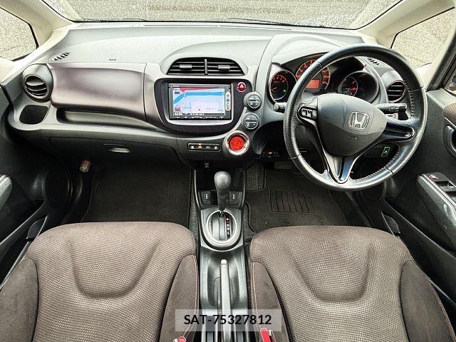 Honda FIT 2013-08 8666137-1