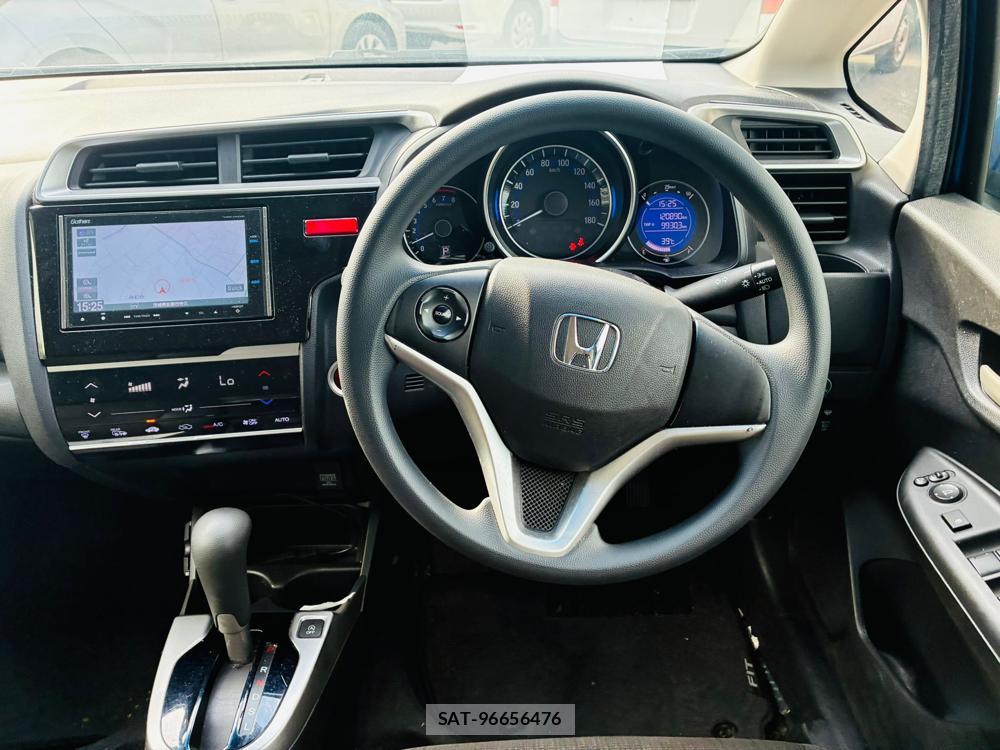 Honda FIT 2017-07 8526853-13