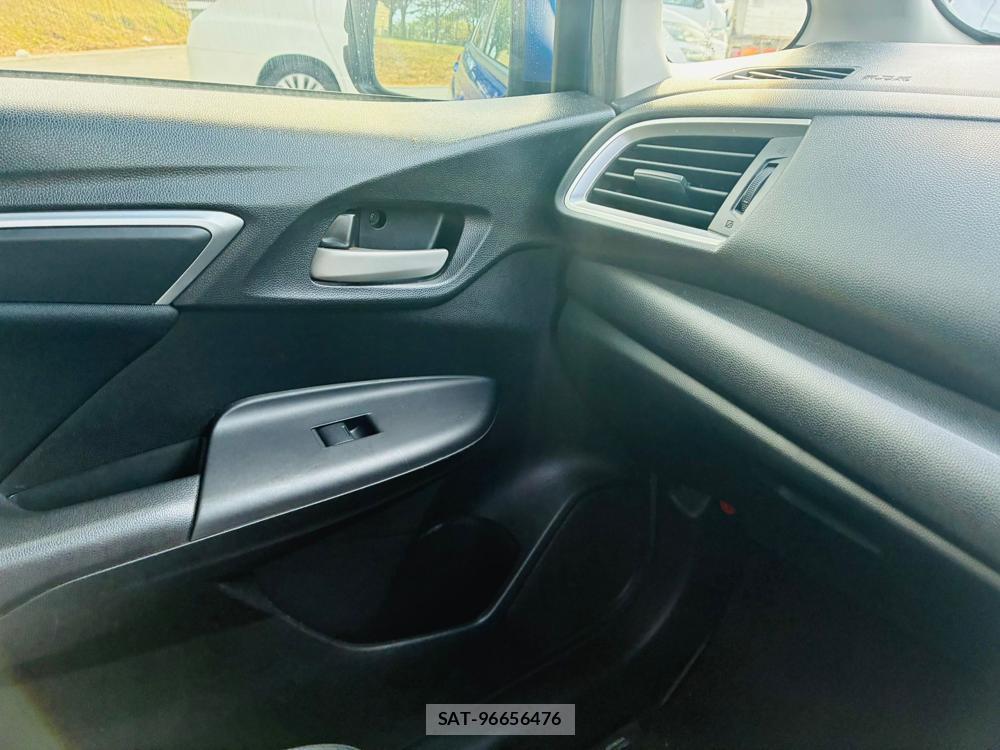 Honda FIT 2017-07 8526853-23