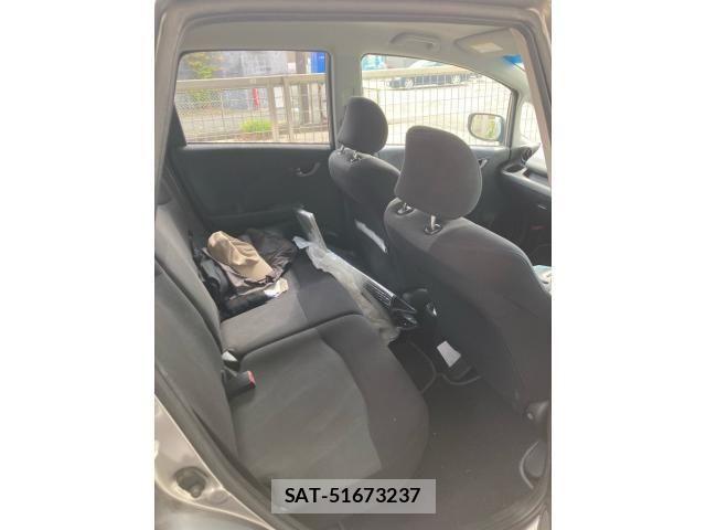 Honda FIT 2009-10 8742108-11