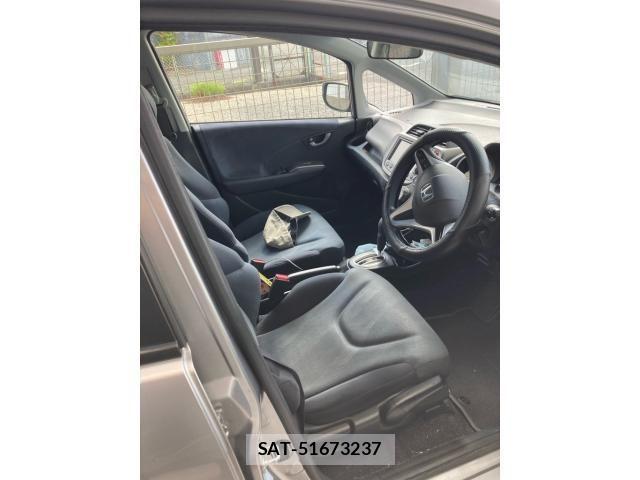 Honda FIT 2009-10 8742108-12