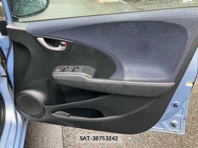 Honda FIT 2010-05 8742117-13