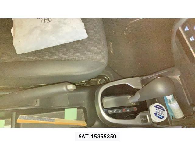 Honda FIT 2015-03 8742088-26
