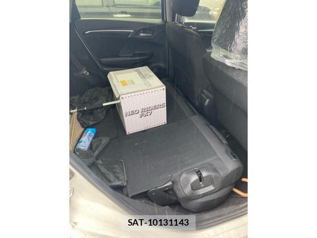 Honda FIT 2016-11 8742093-17