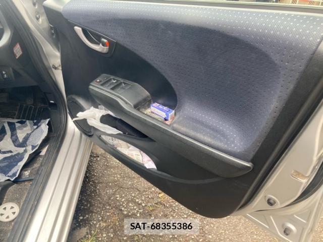 Honda FIT 2009-04 8742112-13