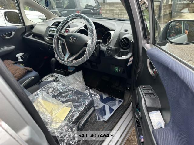 Honda FIT 2010-11 8742106-12