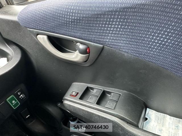Honda FIT 2010-11 8742106-16
