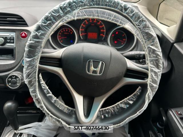 Honda FIT 2010-11 8742106-18