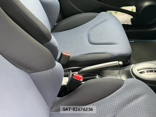 Honda FIT 2009-10 8742113-11