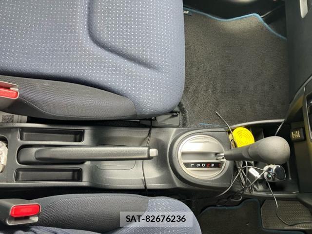 Honda FIT 2009-10 8742113-14