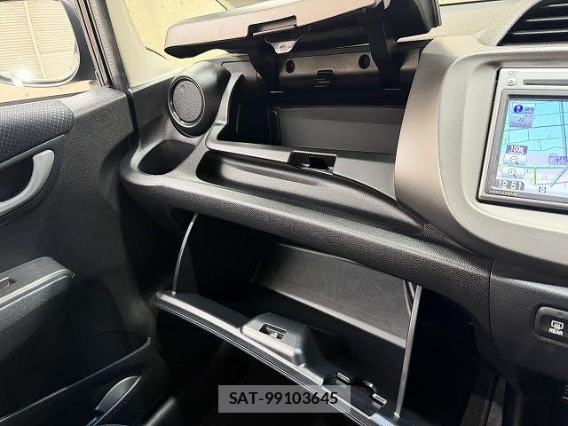 Honda FIT 2013-08 8795951-19