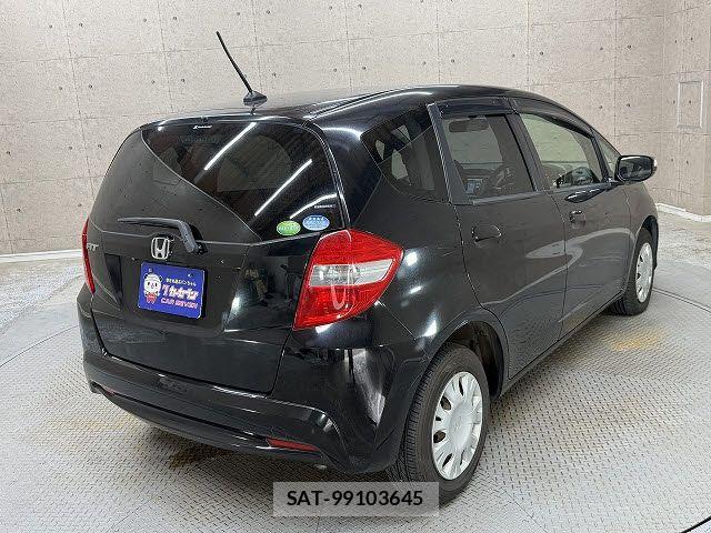 Honda FIT 2013-08 8795951-3
