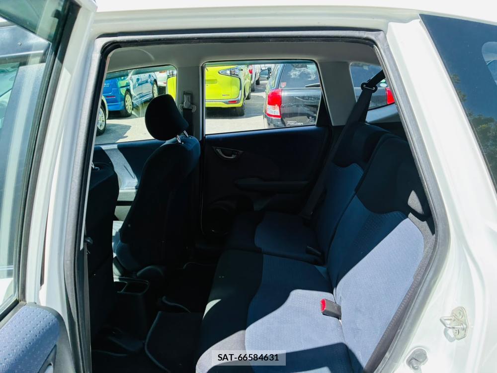 Honda FIT 2010-04 8564672-9