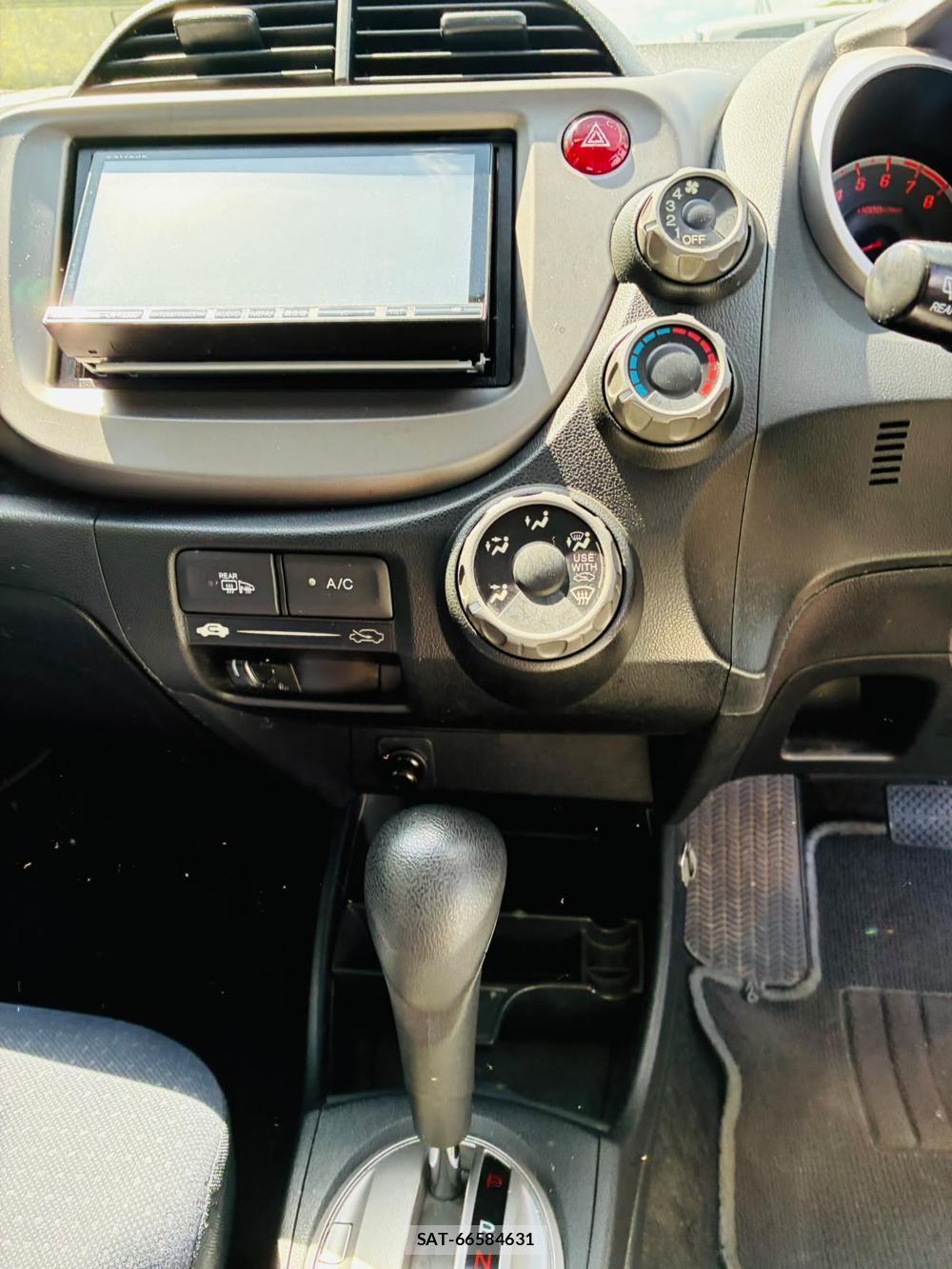 Honda FIT 2010-04 8564672-20