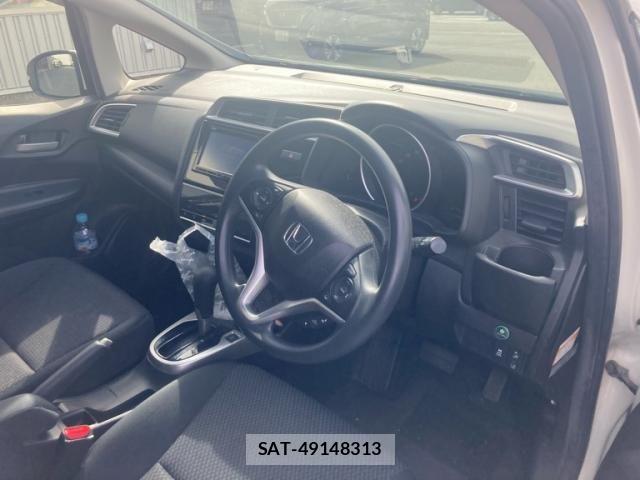 Honda FIT 2017-11 8829037-13