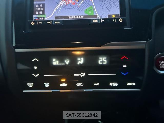 Honda FIT 2017-04 8848989-13