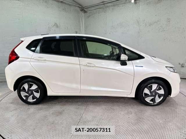 Honda FIT 2013-10 8870992-3