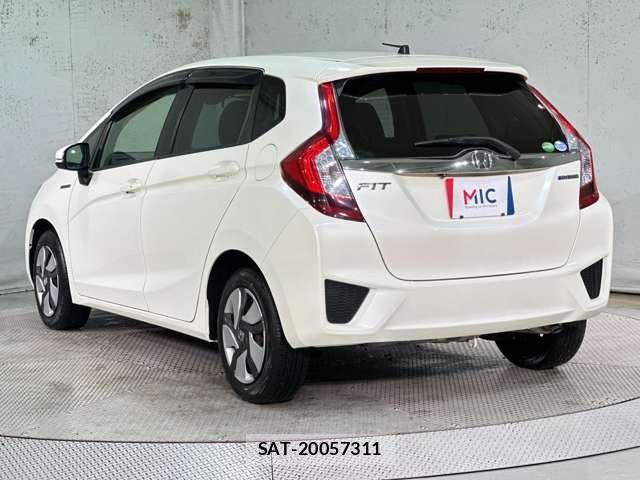 Honda FIT 2013-10 8870992-6
