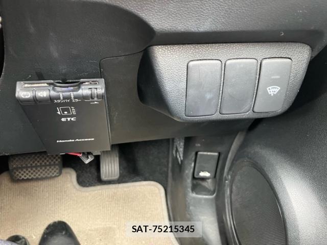 Honda FIT 2009-12 8883617-13