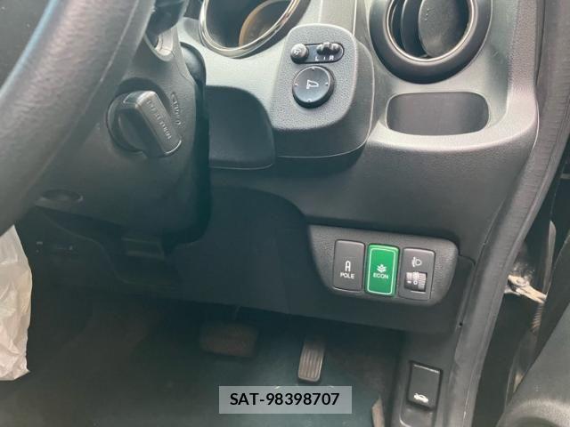 Honda FIT 2012-08 8883616-17