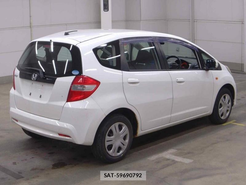 Honda FIT 2013-06 7736065-1