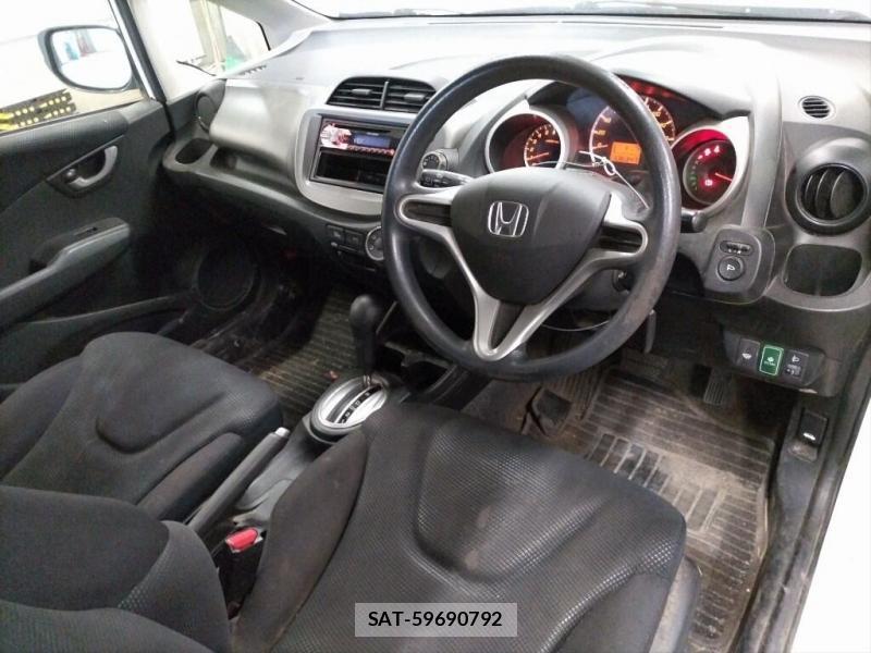 Honda FIT 2013-06 7736065-4