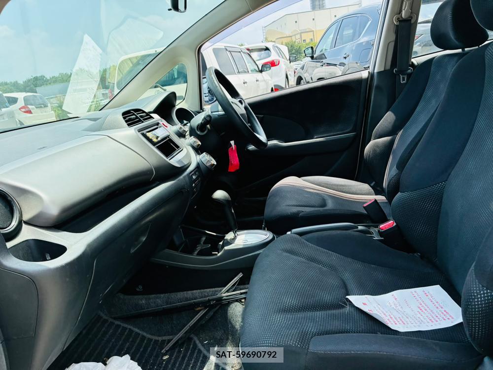 Honda FIT 2013-06 7736065-10
