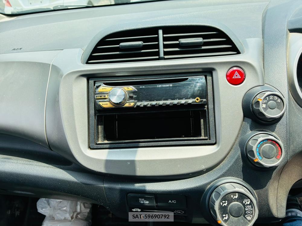 Honda FIT 2013-06 7736065-18
