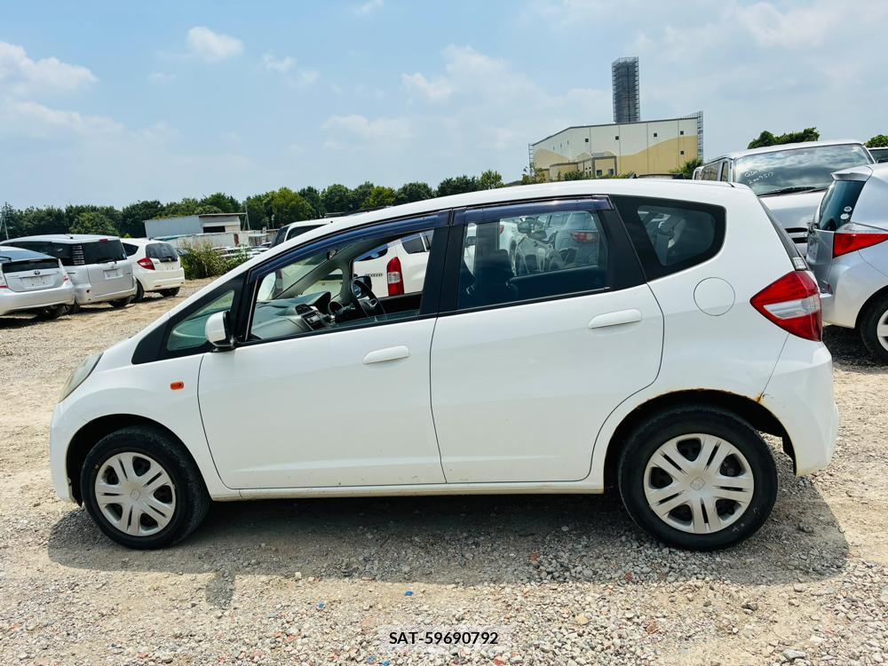 Honda FIT 2013-06 7736065-1