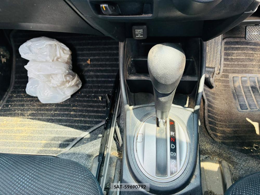 Honda FIT 2013-06 7736065-19
