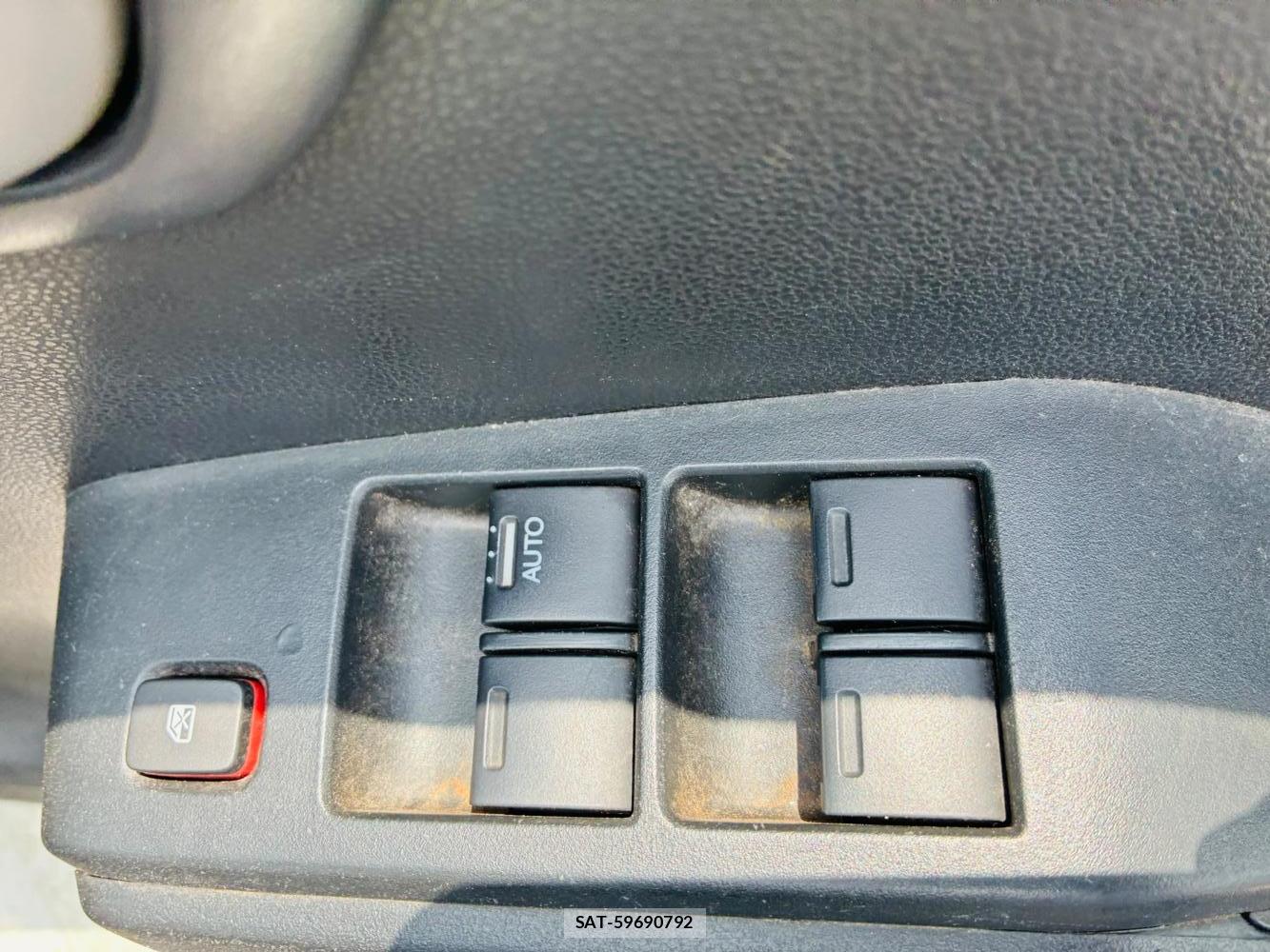 Honda FIT 2013-06 7736065-21