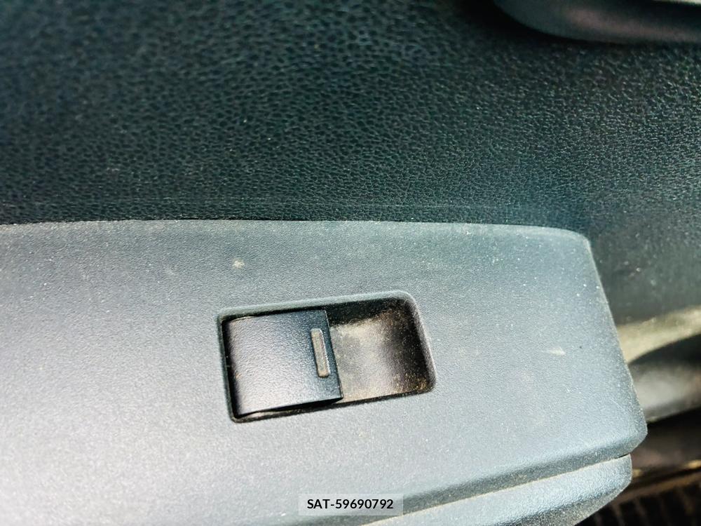 Honda FIT 2013-06 7736065-23