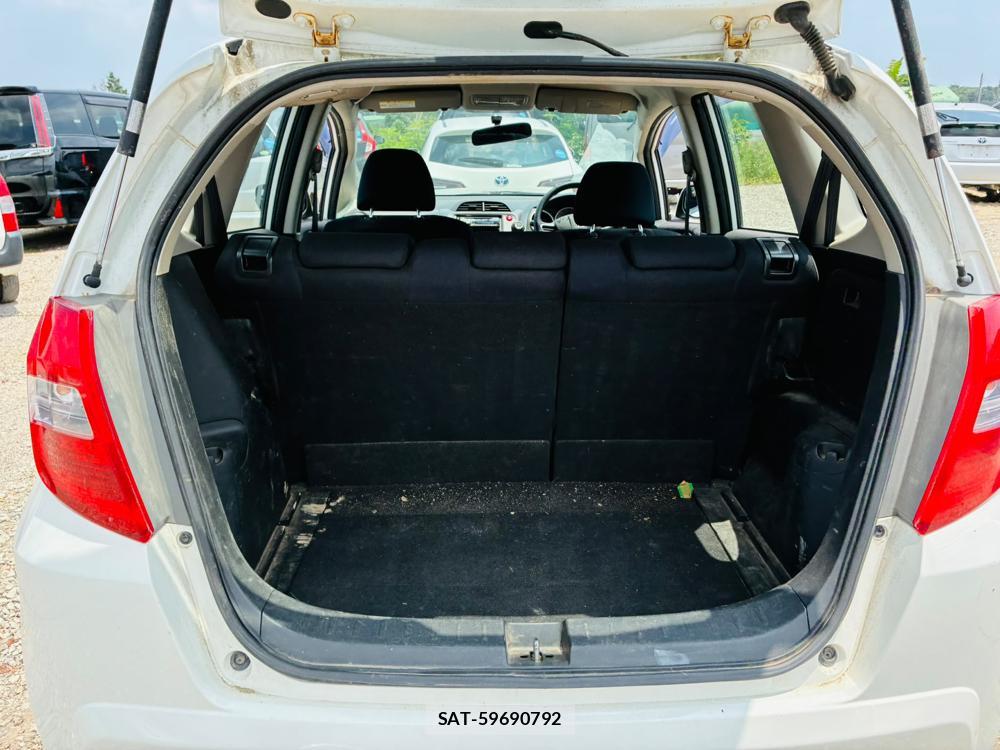 Honda FIT 2013-06 7736065-25
