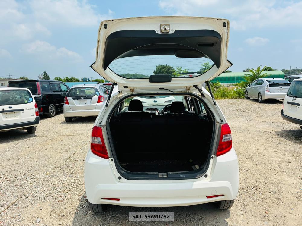 Honda FIT 2013-06 7736065-26