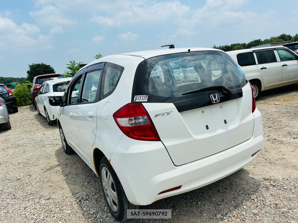 Honda FIT 2013-06 7736065-2