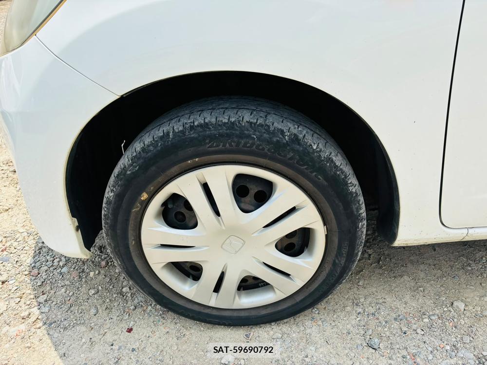 Honda FIT 2013-06 7736065-29